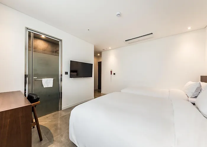 Hotel Cs Premier 3*